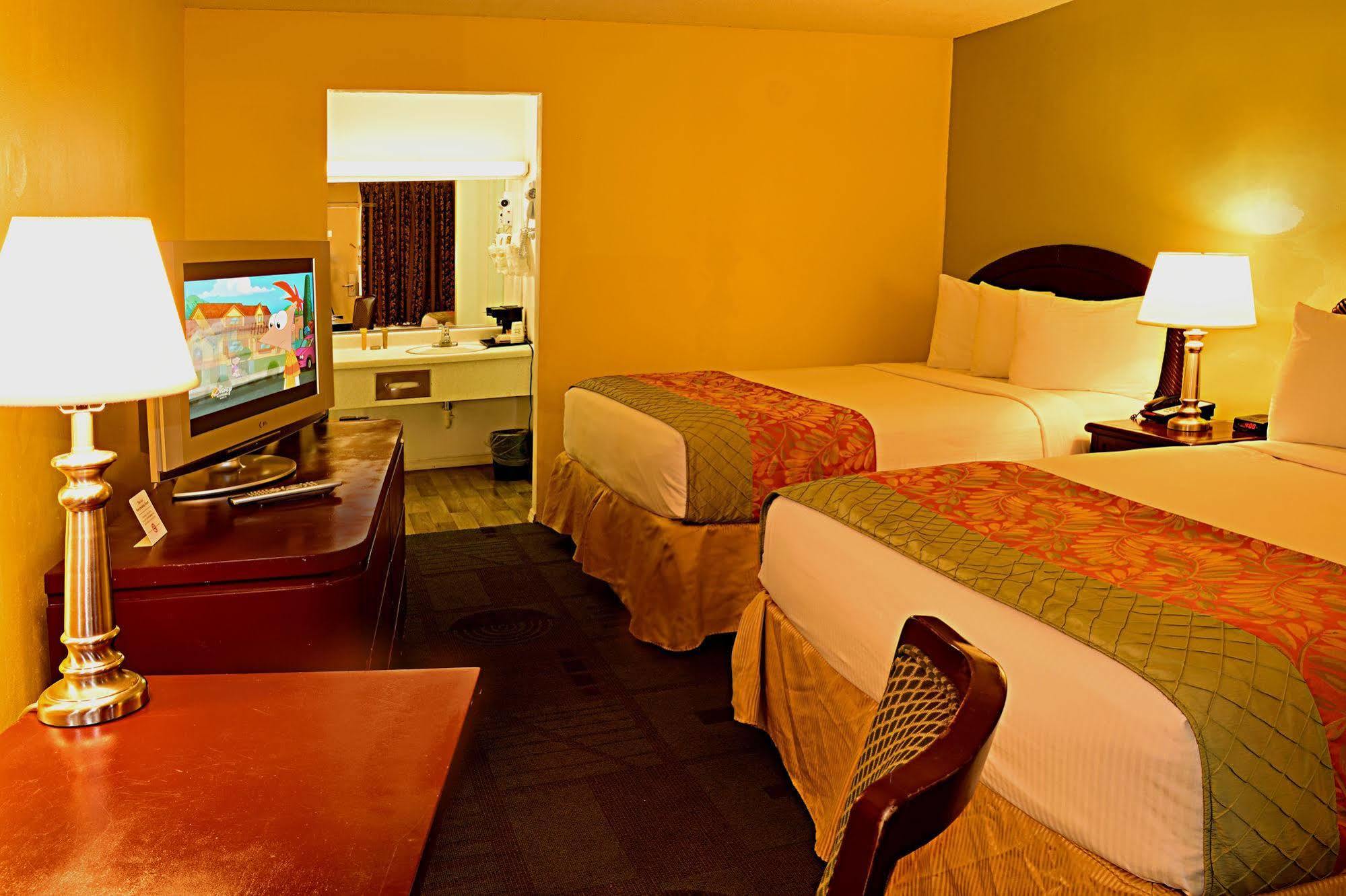 Magnuson Hotel & Marina Нью-Порт-Ричи Экстерьер фото